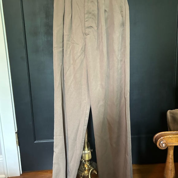 Reformation Mason Pant color - mushroom Size 4 - Picture 5 of 5